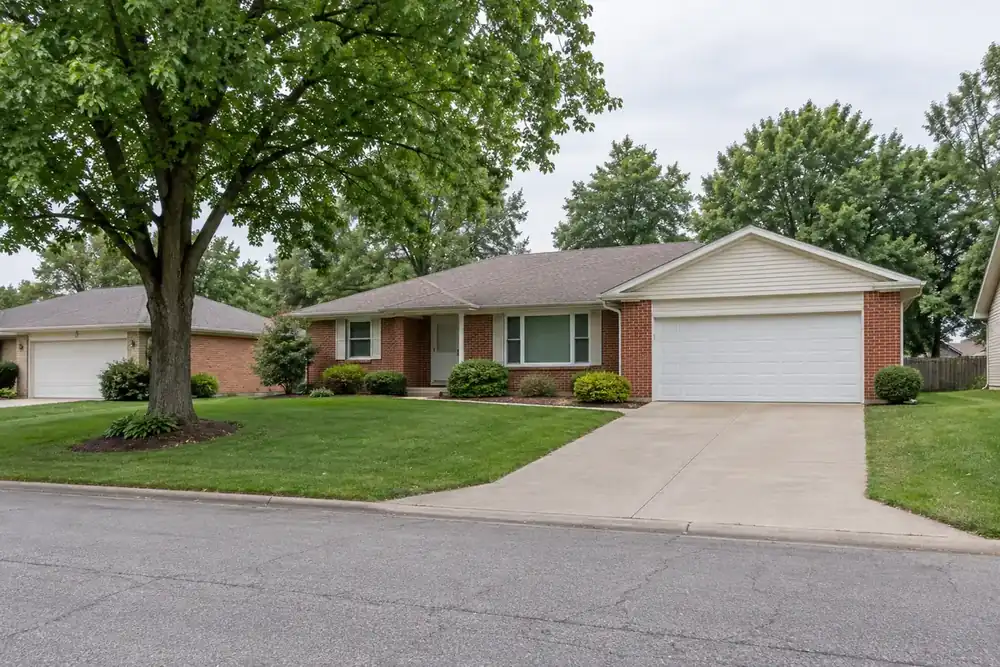 Illustration of a typical residential street in the Shiloh, IL area