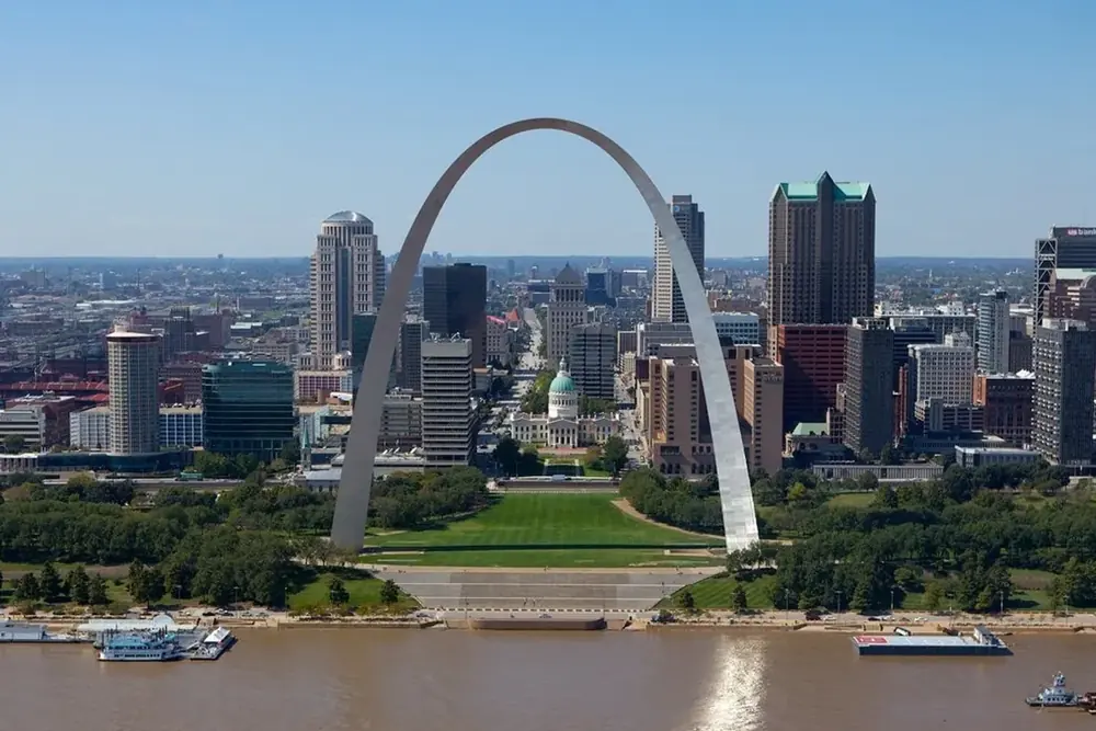 The Gateway Arch and the downtown St. Louis skyline above the Mississippi River riverfront